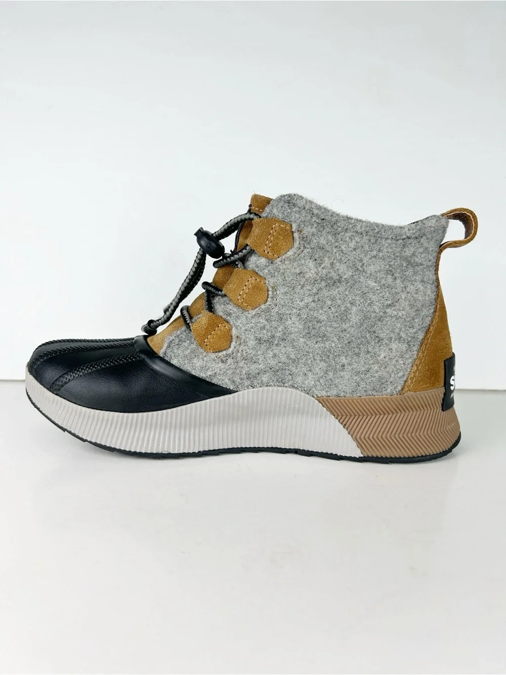 Sorel Out N About IV Classic Waterproof Unisex Suede Tan Gray Youth Boots
